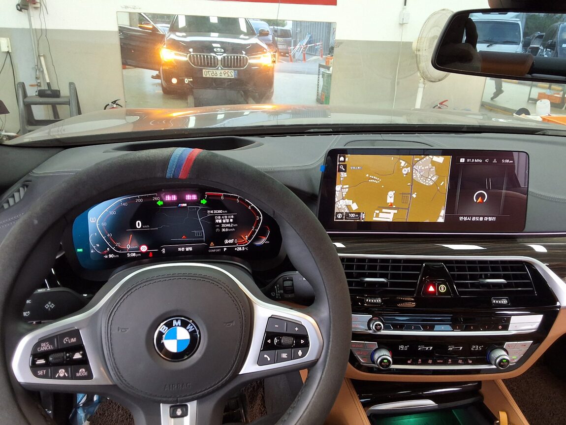 BMW 5 SERIES (7TH GEN) 520i M SPORT PACK 2021 - zdjęcie 17