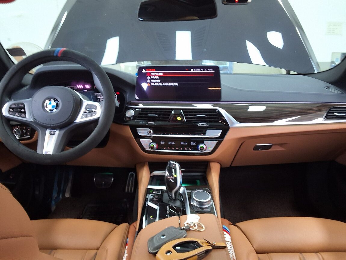 BMW 5 SERIES (7TH GEN) 520i M SPORT PACK 2021 - zdjęcie 11