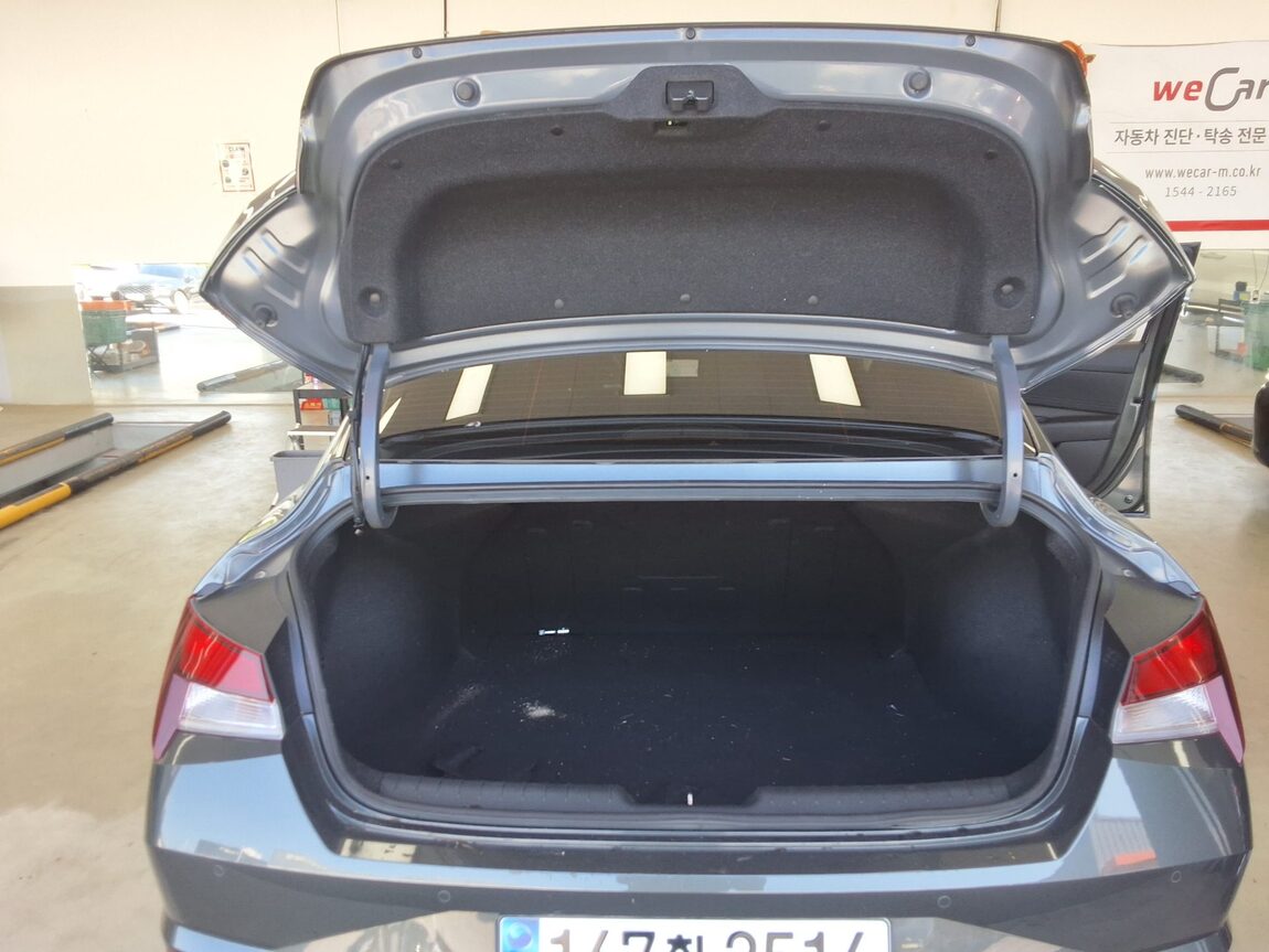 HYUNDAI AVANTE (CN7) 1.6 GASOLINE MODERN 2021 - zdjęcie 16