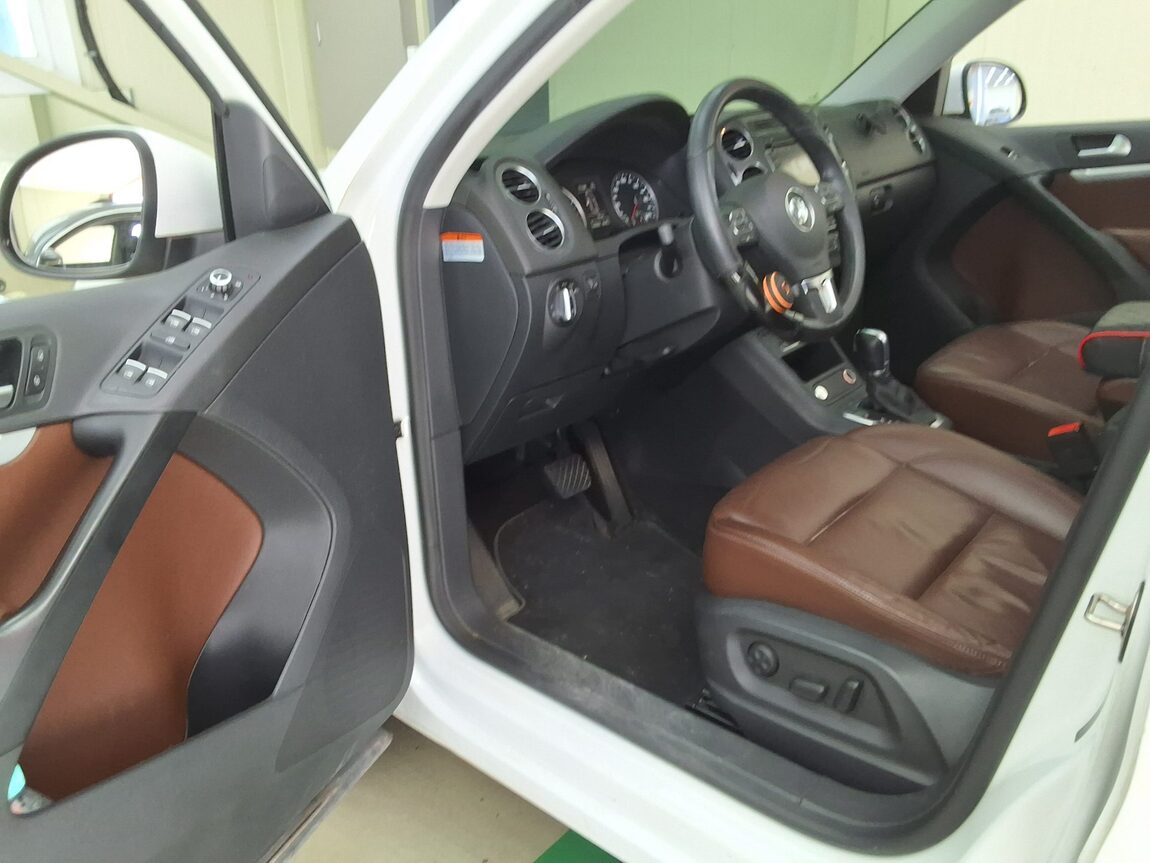 VOLKSWAGEN TIGUAN 2.0 TDI BLUEMOTION PREMIUM 2015 - zdjęcie 11