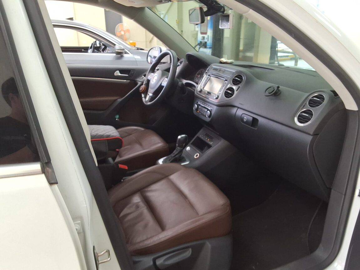 VOLKSWAGEN TIGUAN 2.0 TDI BLUEMOTION PREMIUM 2015 - zdjęcie 15