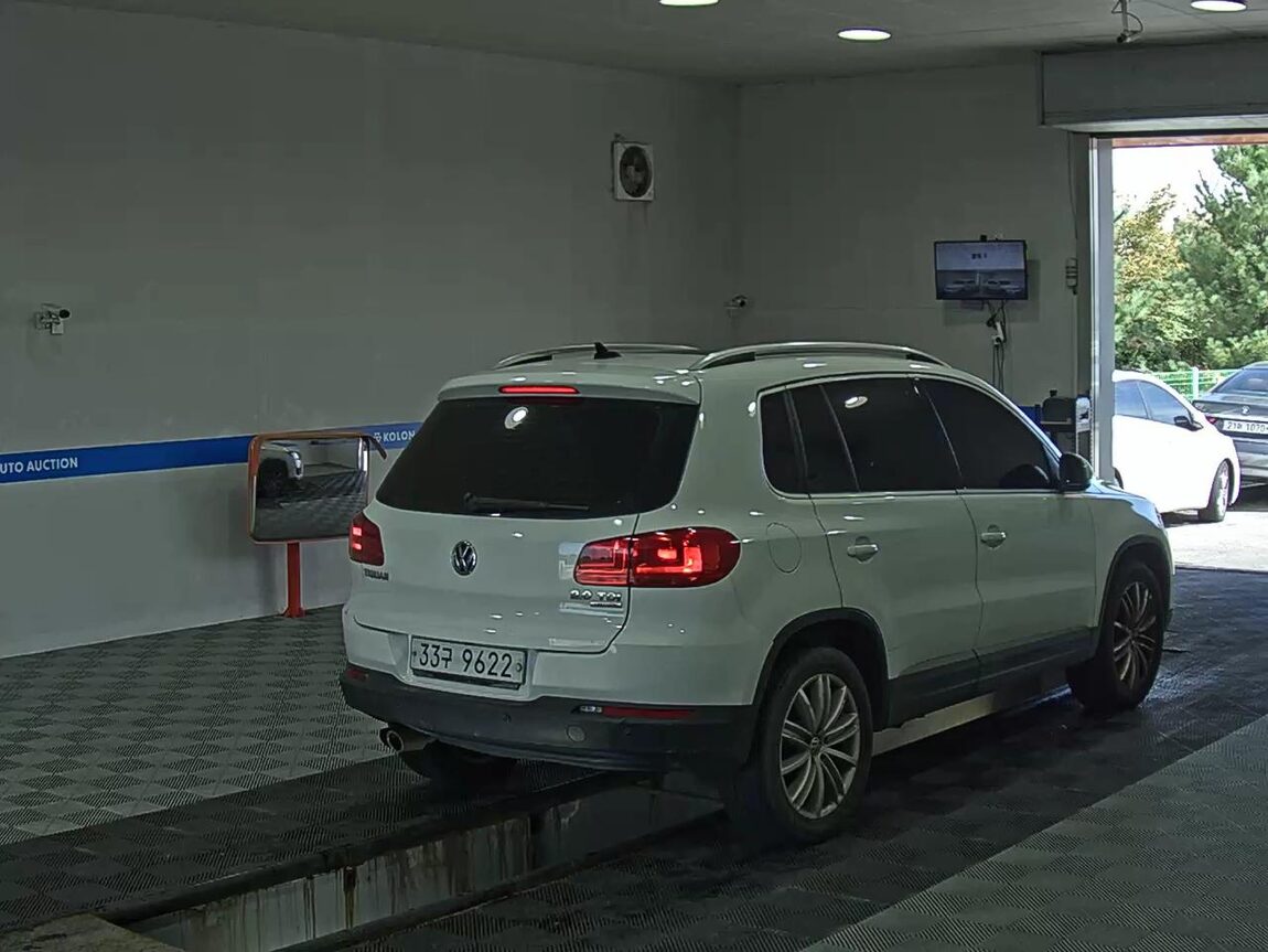 VOLKSWAGEN TIGUAN 2.0 TDI BLUEMOTION PREMIUM 2015 - zdjęcie 5