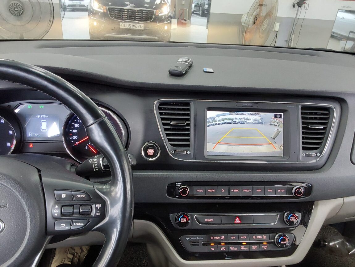 KIA THE NEW CARNIVAL 9-SEATER DIESEL LUXURY 2020 - zdjęcie 17