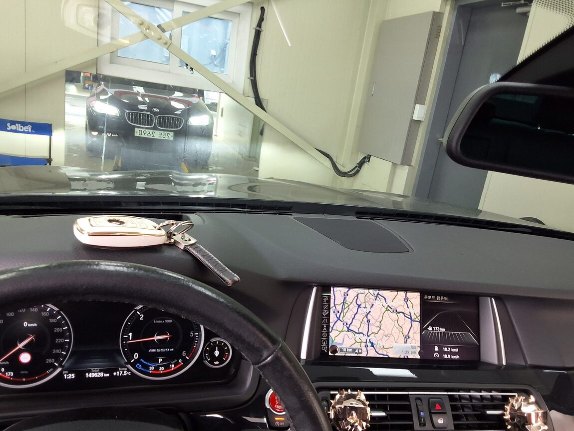 BMW 5 SERIES (6TH GEN) 520d xDRIVE M AERODYNAMIC 2016 - zdjęcie 25