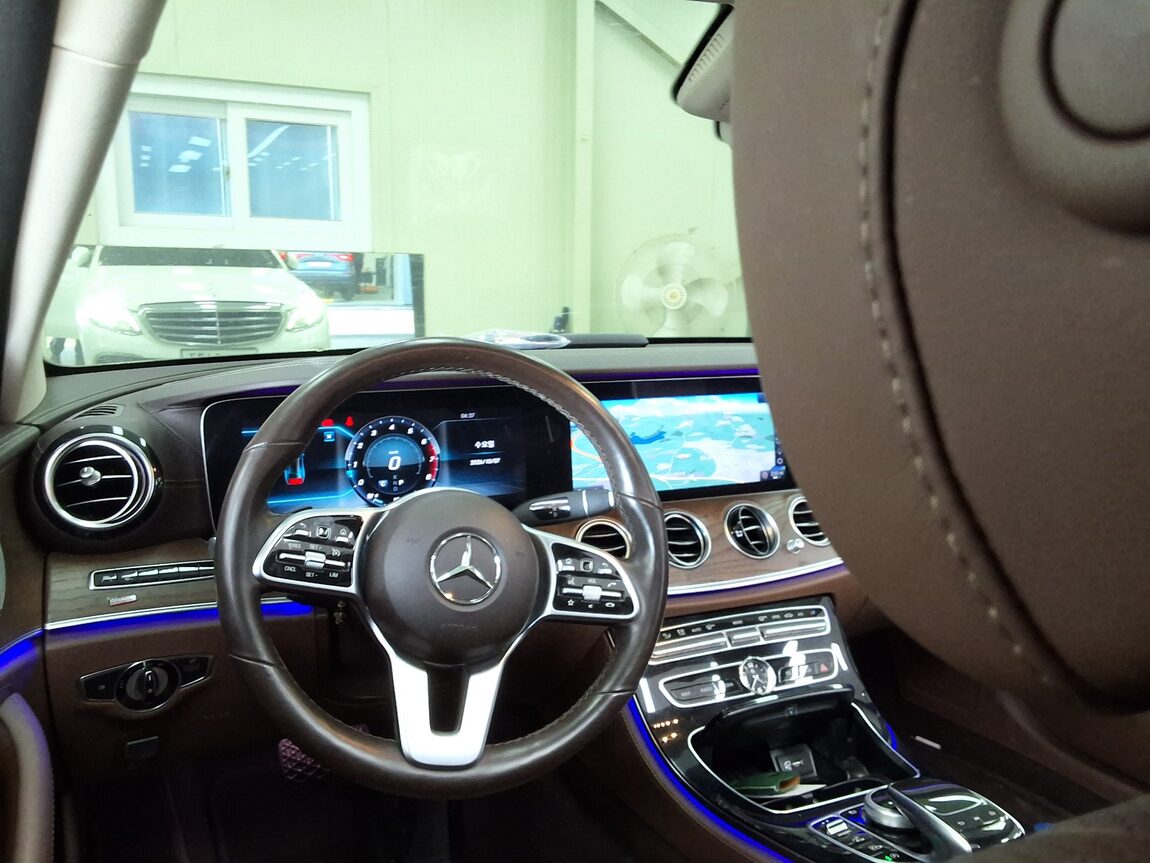 MERCEDES-BENZ E-CLASS (5TH GEN) E300 4MATIC AVANTGARDE 2019 - zdjęcie 12
