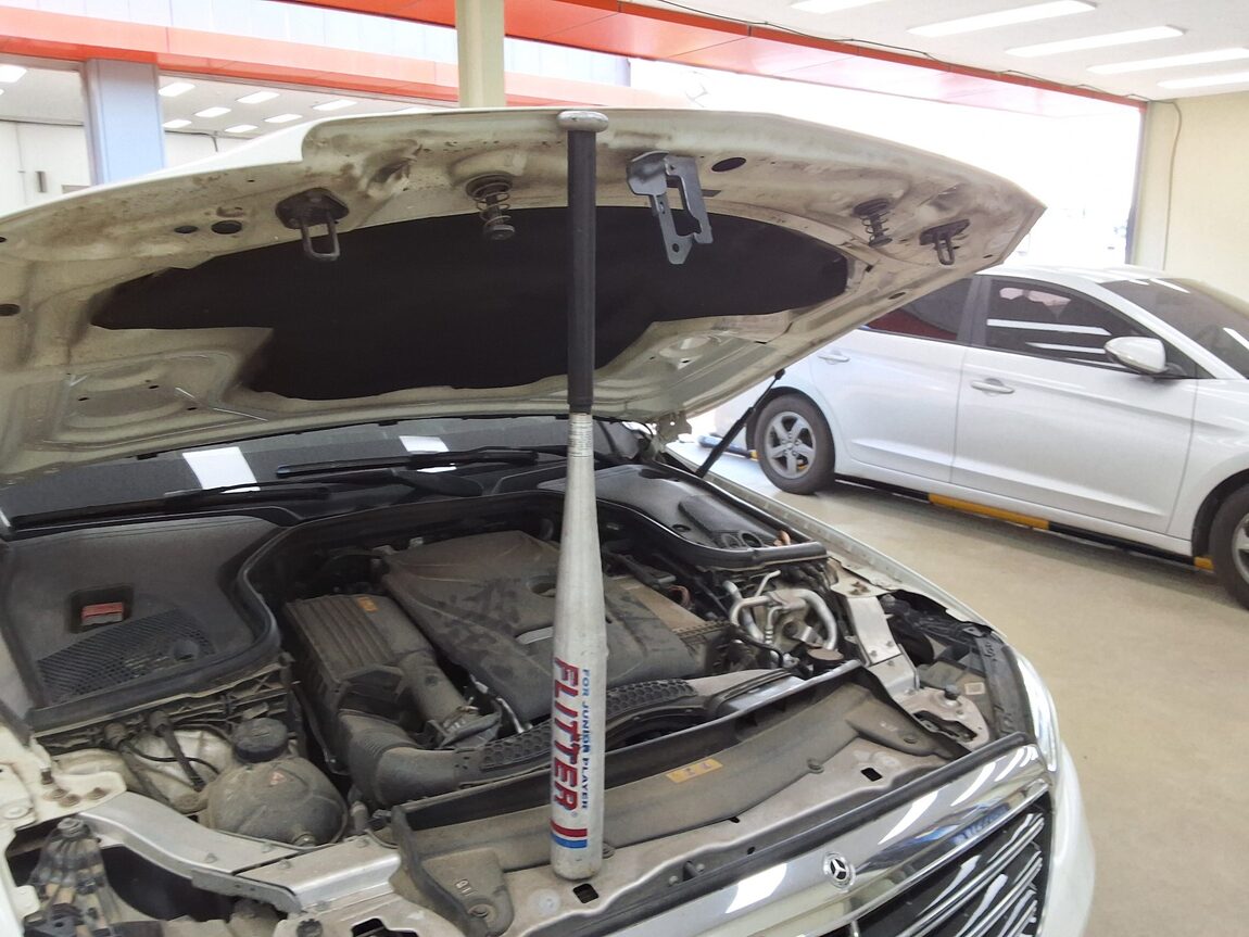 MERCEDES-BENZ E-CLASS (5TH GEN) E300 4MATIC AVANTGARDE 2019 - zdjęcie 18