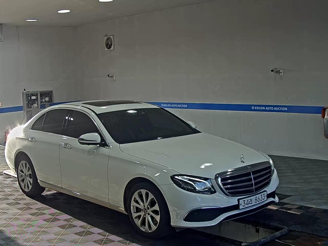 MERCEDES-BENZ E-CLASS (5TH GEN) E300 4MATIC AVANTGARDE 2019 - zdjęcie 3