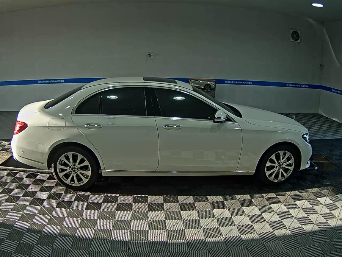 MERCEDES-BENZ E-CLASS (5TH GEN) E300 4MATIC AVANTGARDE 2019 - zdjęcie 4