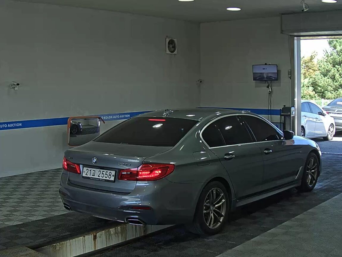 BMW 5 SERIES (7TH GEN) 520d xDRIVE M SPORT PACK PLUS 2018 - zdjęcie 5
