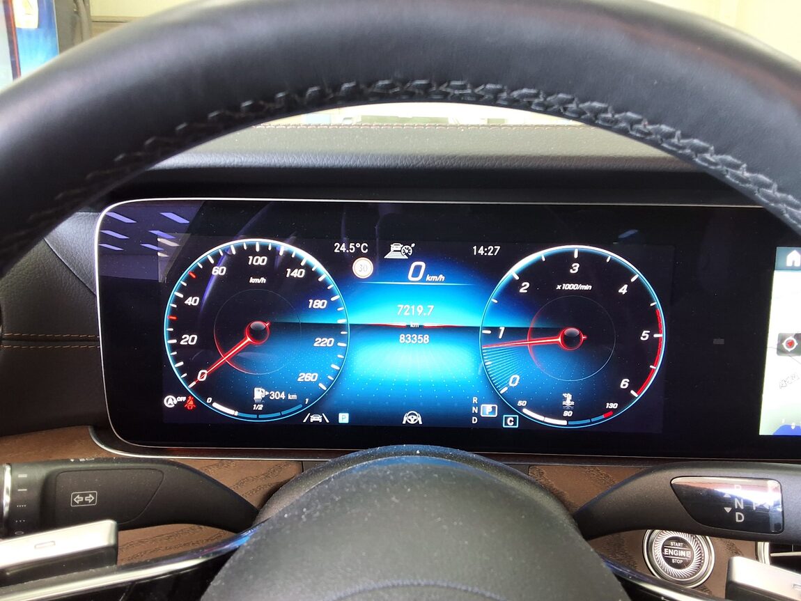 MERCEDES-BENZ E-CLASS (5TH GEN) E220d 4MATIC EXCLUSIVE 2021 - zdjęcie 10