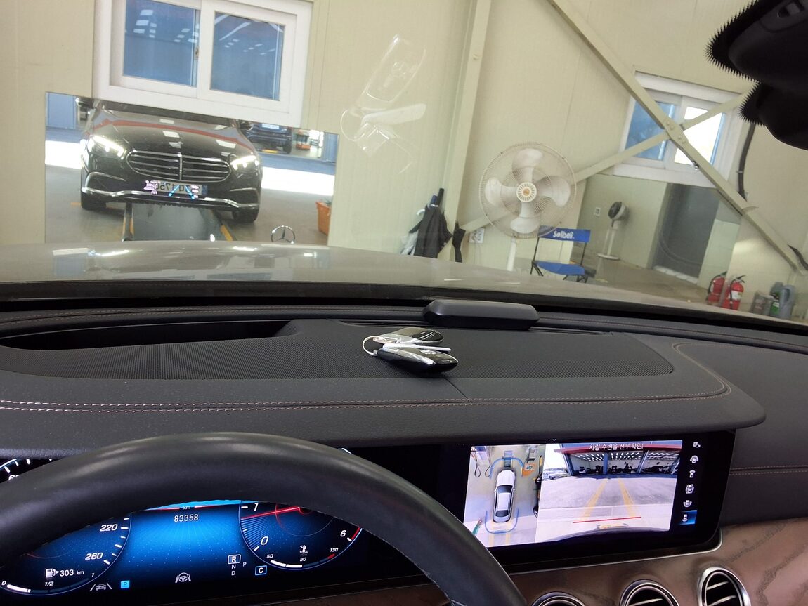 MERCEDES-BENZ E-CLASS (5TH GEN) E220d 4MATIC EXCLUSIVE 2021 - zdjęcie 25