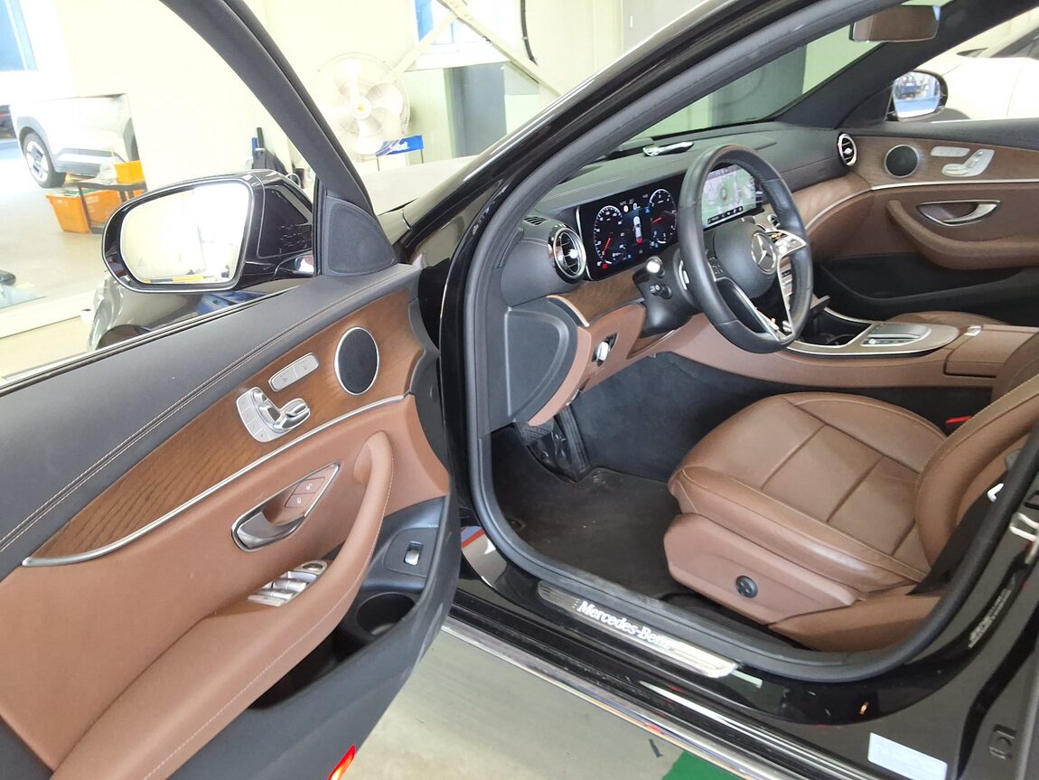 MERCEDES-BENZ E-CLASS (5TH GEN) E220d 4MATIC EXCLUSIVE 2021 - zdjęcie 11