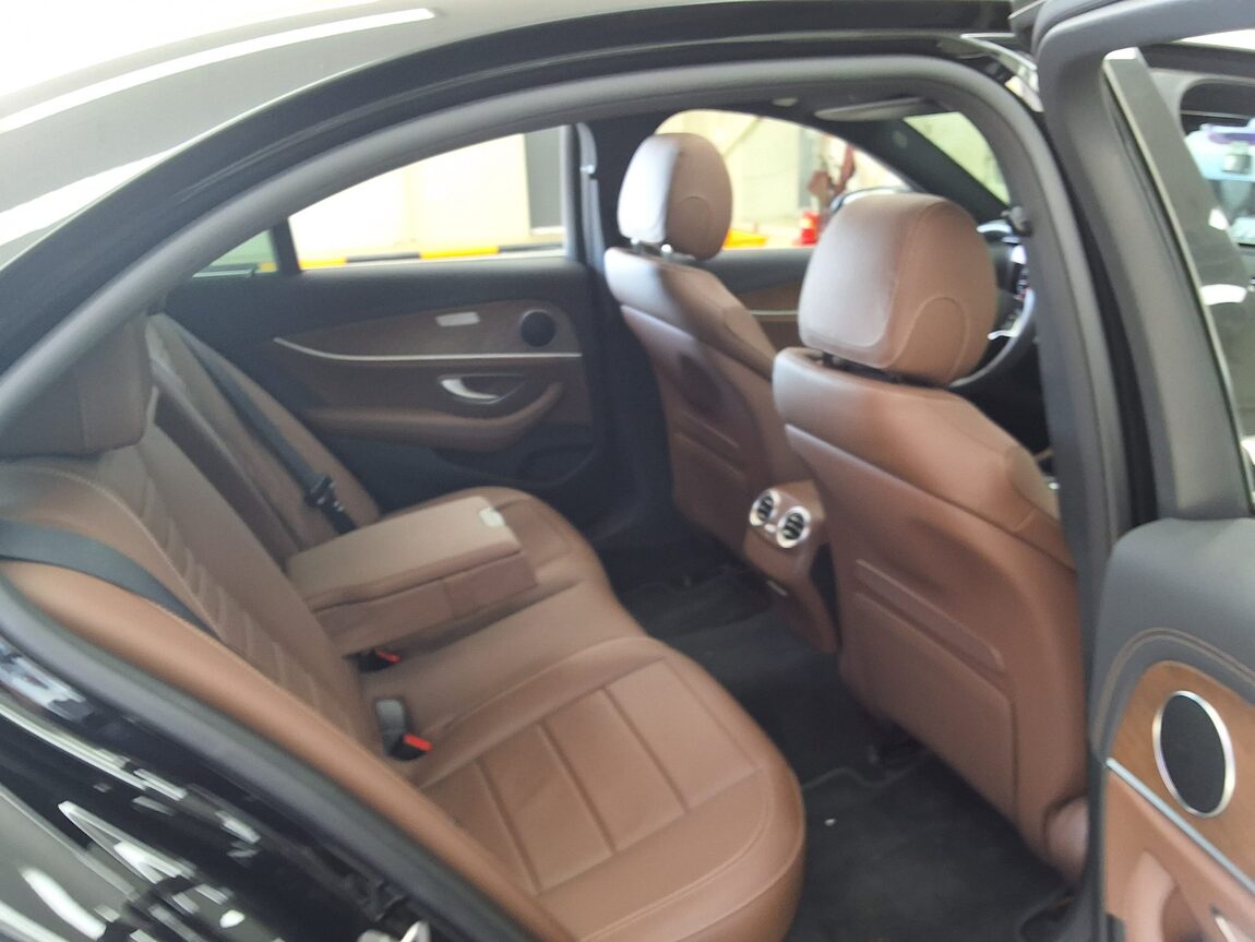 MERCEDES-BENZ E-CLASS (5TH GEN) E220d 4MATIC EXCLUSIVE 2021 - zdjęcie 14