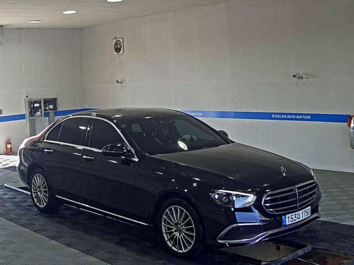 MERCEDES-BENZ E-CLASS (5TH GEN) E220d 4MATIC EXCLUSIVE 2021 - zdjęcie 3