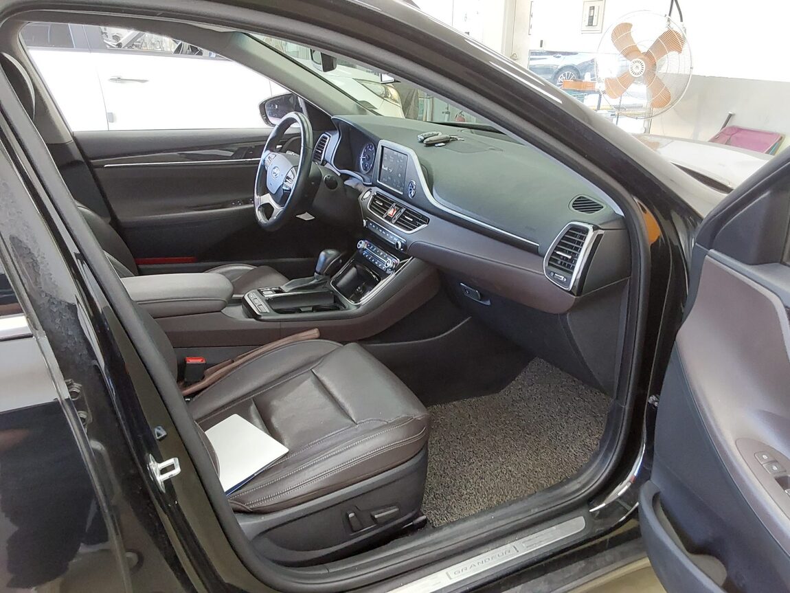 HYUNDAI GRANDEUR IG 2.4 GDi PREMIUM 2019 - zdjęcie 14
