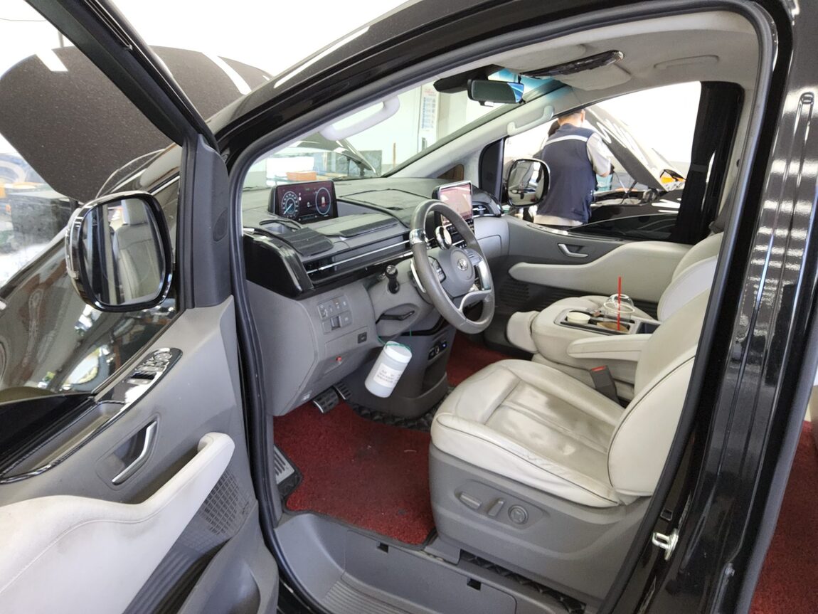 HYUNDAI STARIA 2.2 DIESEL LIMOUSINE 7-SEATER 2WD 2022 - zdjęcie 10