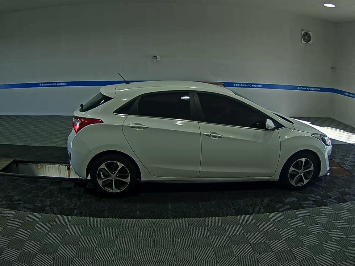 HYUNDAI THE NEW i30 1.6 VGT PYL 2016 - zdjęcie 4