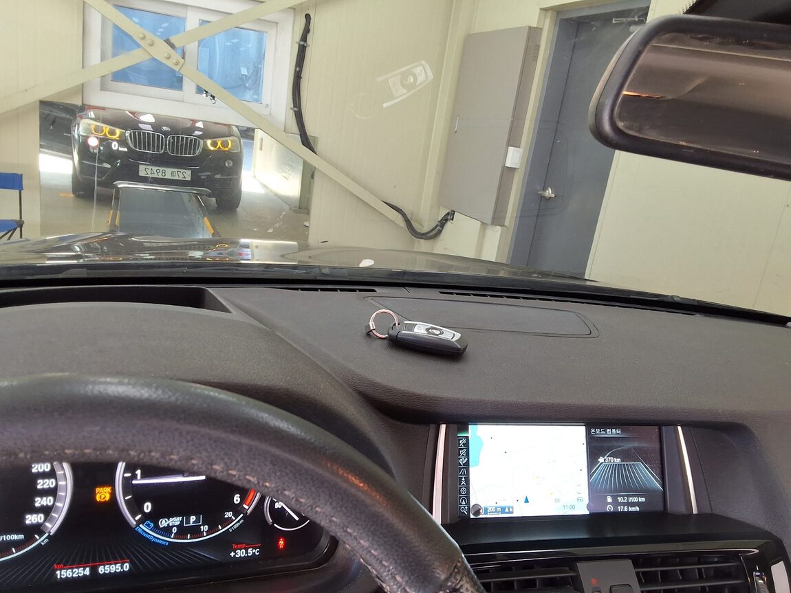 BMW X4 20d xDRIVE X LINE 2016 - zdjęcie 25