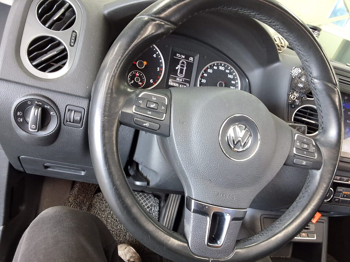 VOLKSWAGEN TIGUAN 2.0 TDI BLUEMOTION PREMIUM 2015 - zdjęcie 22