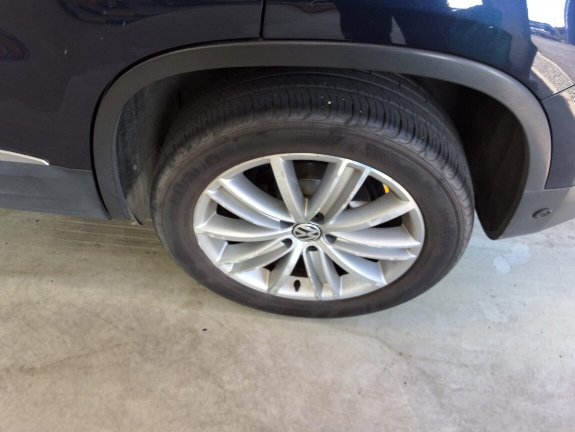 VOLKSWAGEN TIGUAN 2.0 TDI BLUEMOTION PREMIUM 2015 - zdjęcie 19