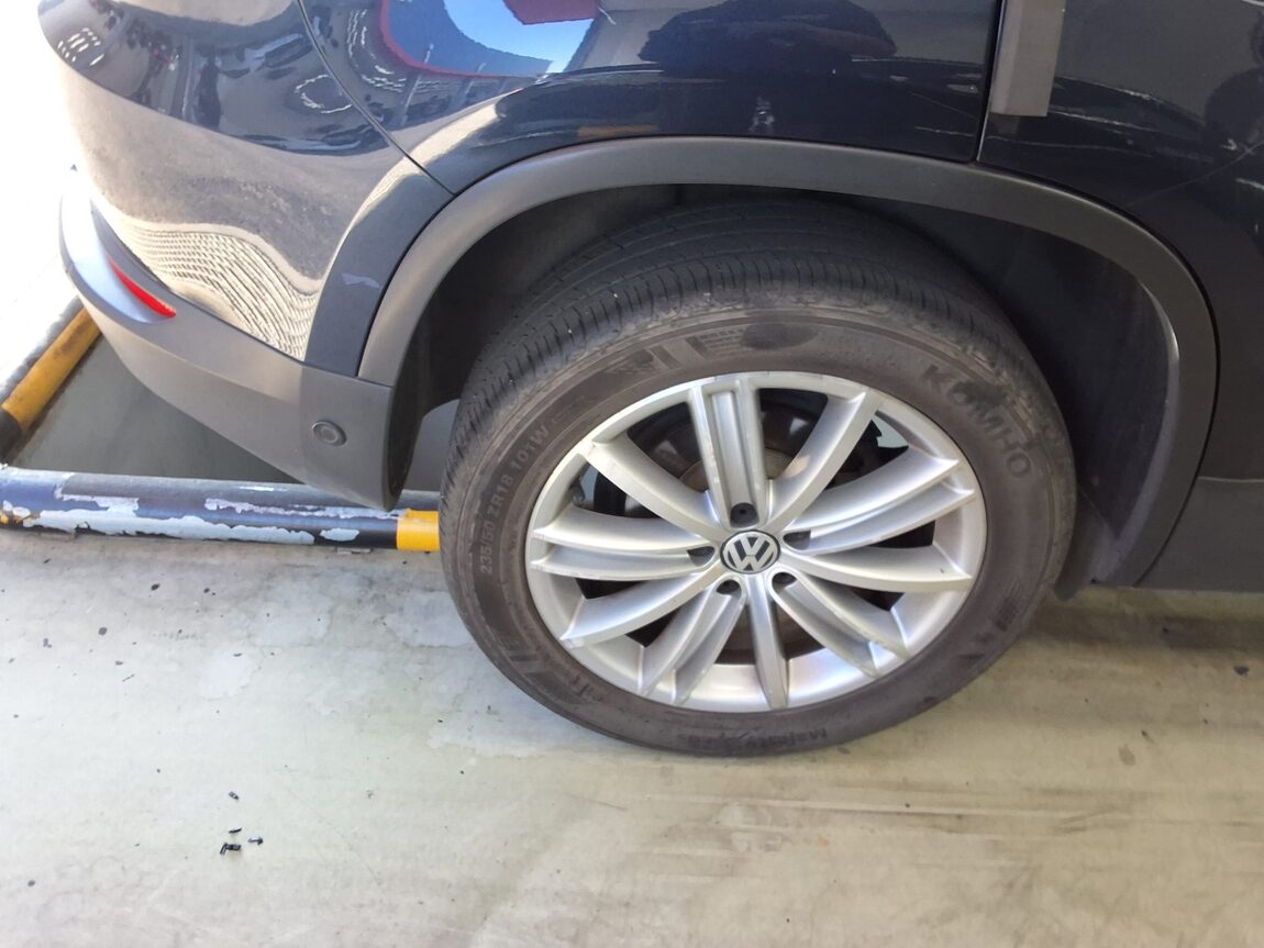 VOLKSWAGEN TIGUAN 2.0 TDI BLUEMOTION PREMIUM 2015 - zdjęcie 21