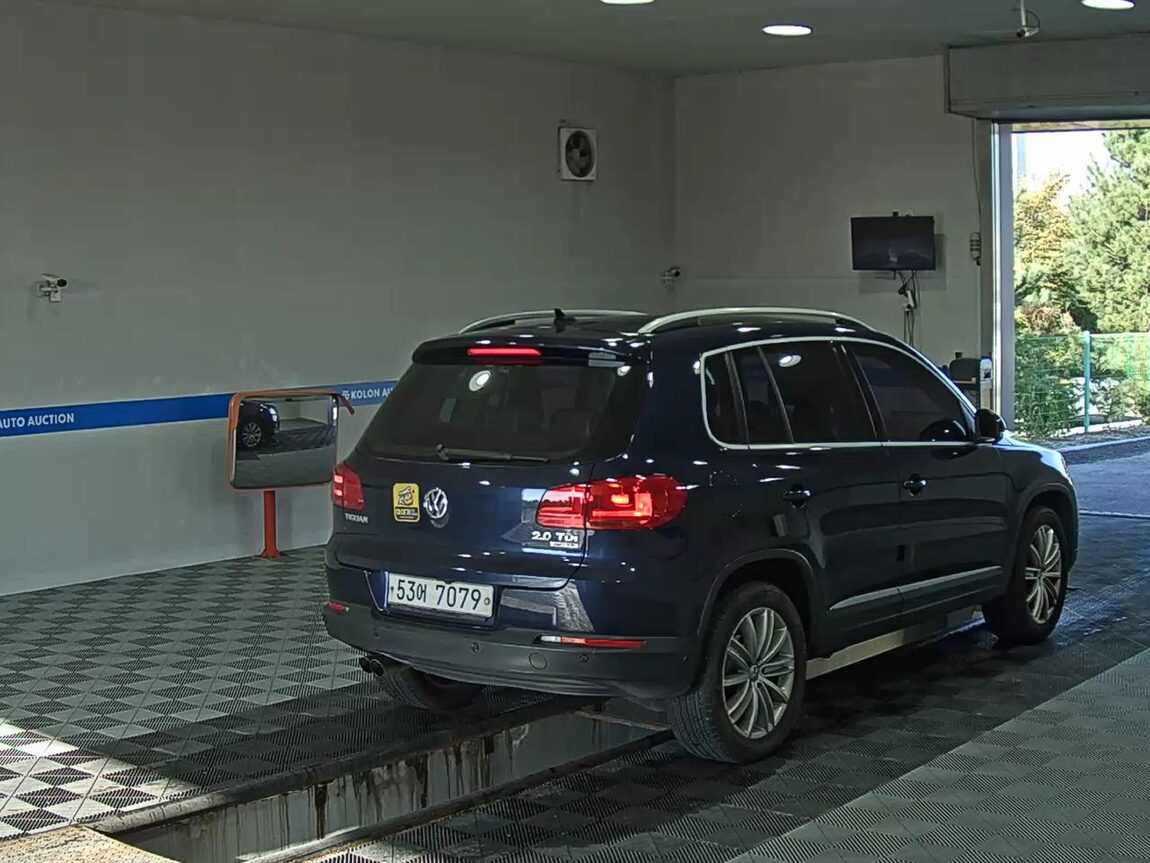 VOLKSWAGEN TIGUAN 2.0 TDI BLUEMOTION PREMIUM 2015 - zdjęcie 5