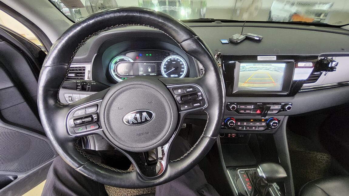 KIA NIRO 1.6 HYBRID PRESTIGE 2018 - zdjęcie 18