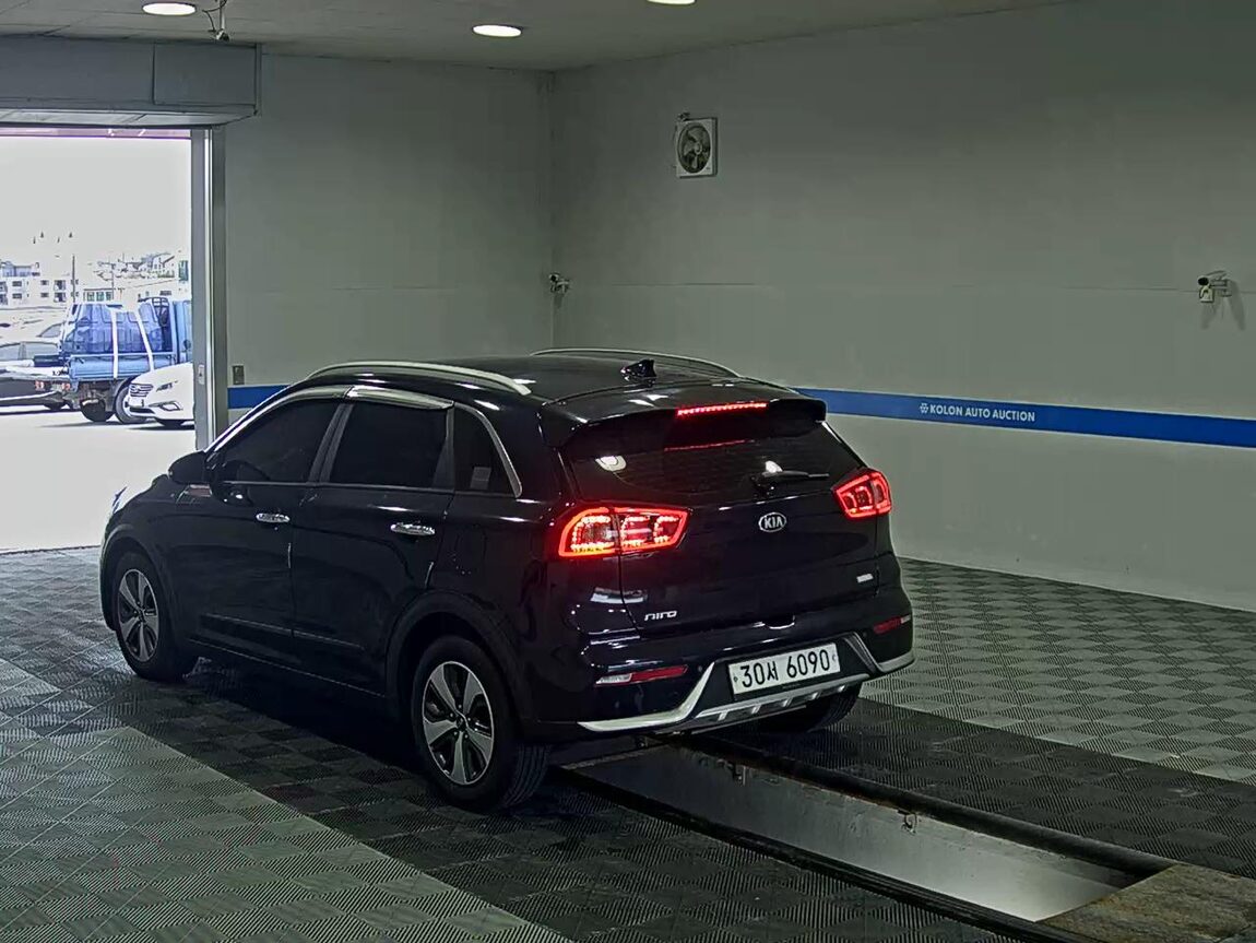 KIA NIRO 1.6 HYBRID PRESTIGE 2018 - zdjęcie 6