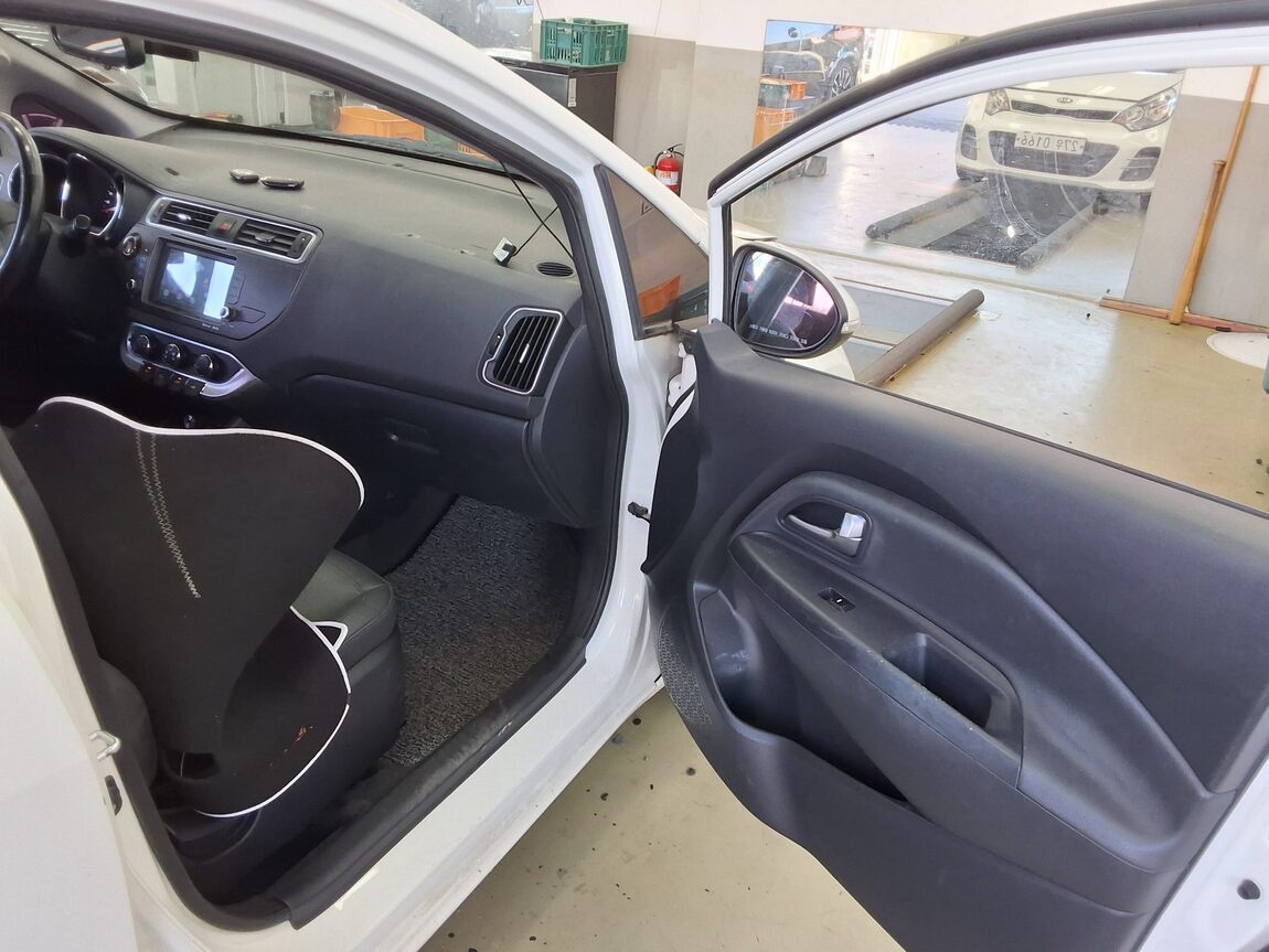 KIA THE NEW PRIDE 5-DOOR 1.6 GDI LUXURY 2015 - zdjęcie 14