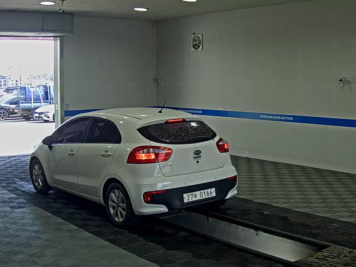 KIA THE NEW PRIDE 5-DOOR 1.6 GDI LUXURY 2015 - zdjęcie 6