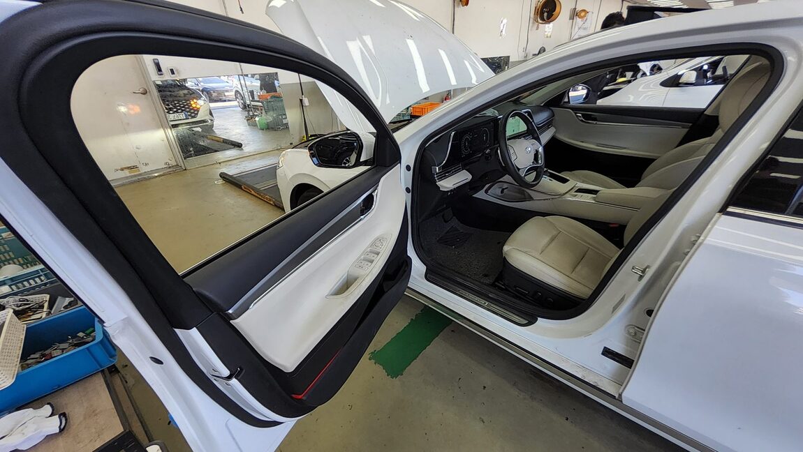 HYUNDAI THE NEW GRANDEUR IG HYBRID 2.4 HEV LE BLANC 2022 - zdjęcie 10
