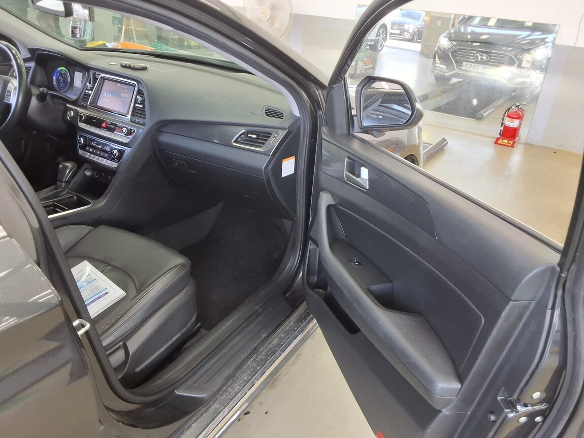 HYUNDAI LF SONATA NEW RISE HYBRID 2.0 P-HEV PREMIUM 2019 - zdjęcie 14