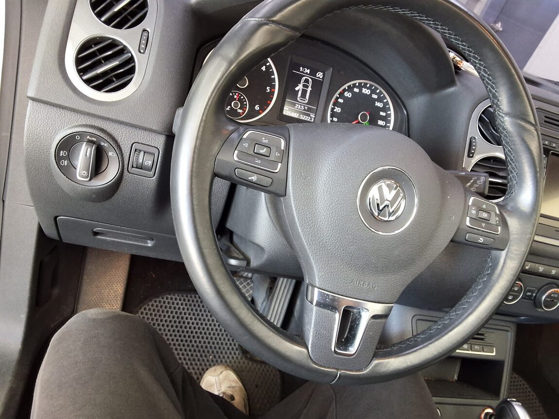 VOLKSWAGEN TIGUAN 2.0 TDI BLUEMOTION PREMIUM 2016 - zdjęcie 23