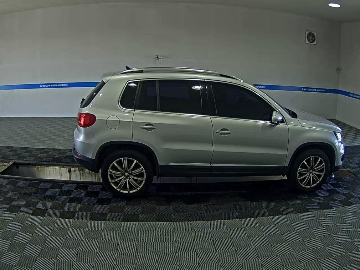 VOLKSWAGEN TIGUAN 2.0 TDI BLUEMOTION PREMIUM 2016 - zdjęcie 4