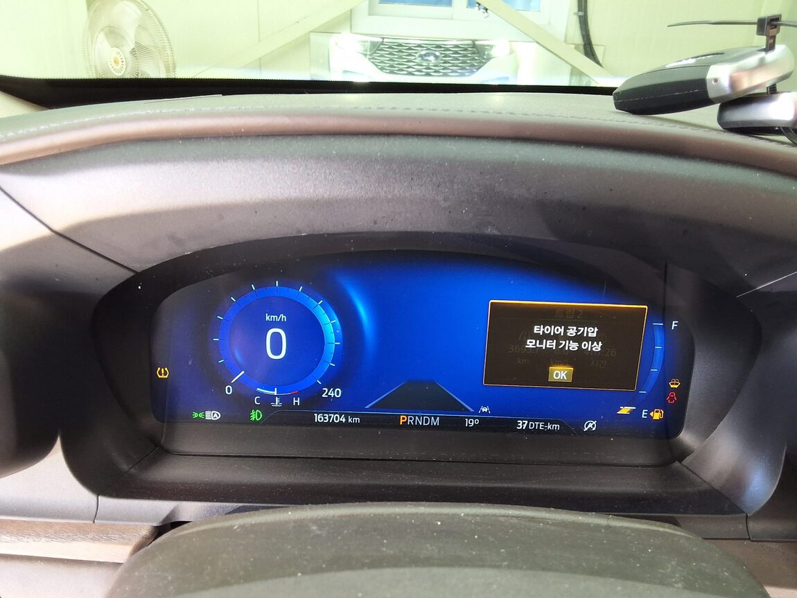 FORD EXPLORER (6TH GEN) 3.0 AWD PLATINUM 2021 - zdjęcie 10