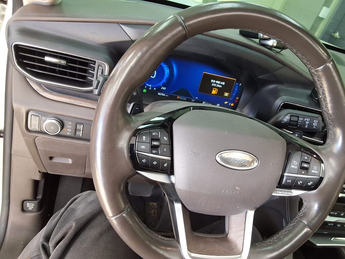 FORD EXPLORER (6TH GEN) 3.0 AWD PLATINUM 2021 - zdjęcie 23