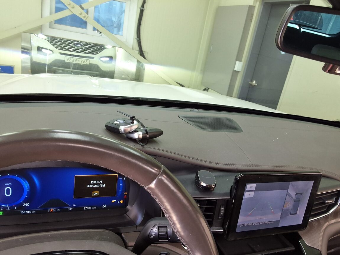 FORD EXPLORER (6TH GEN) 3.0 AWD PLATINUM 2021 - zdjęcie 25