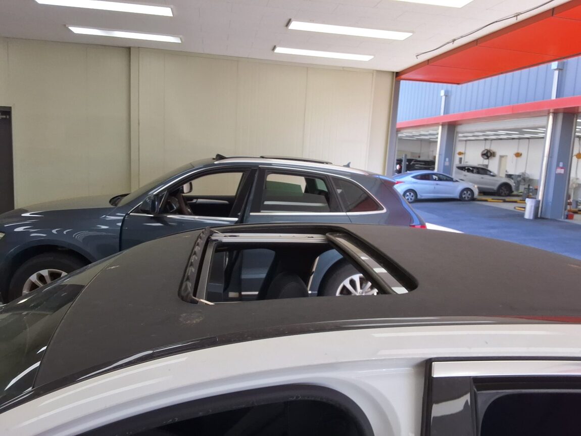 MERCEDES-BENZ E-CLASS (5TH GEN) E220d 4MATIC EXCLUSIVE 2021 - zdjęcie 28