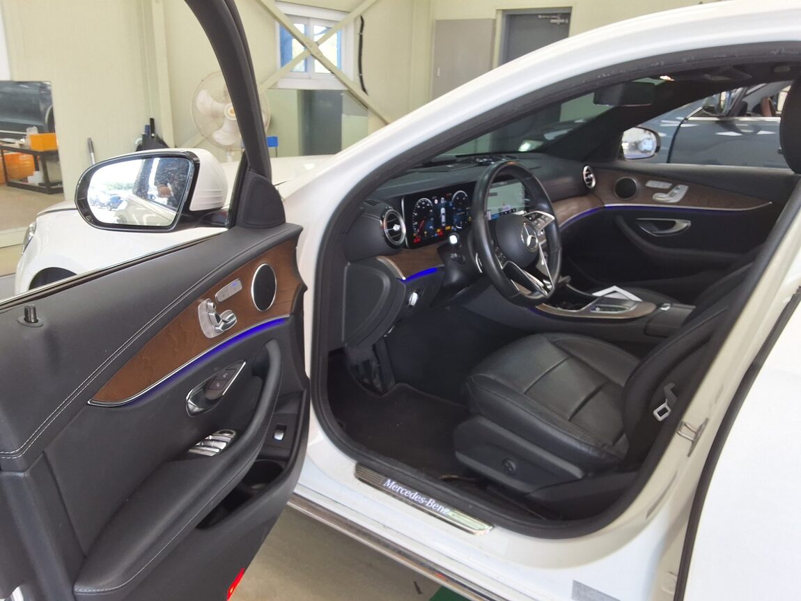 MERCEDES-BENZ E-CLASS (5TH GEN) E220d 4MATIC EXCLUSIVE 2021 - zdjęcie 11