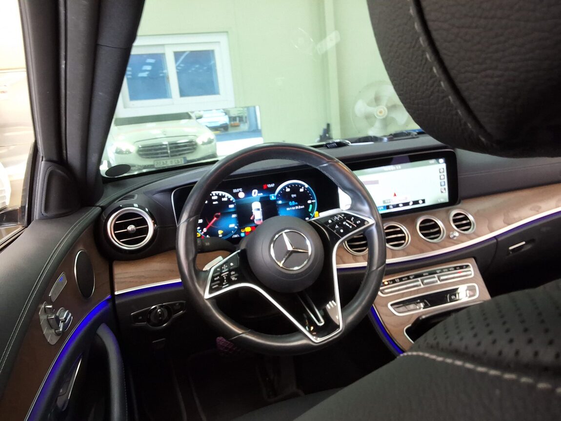 MERCEDES-BENZ E-CLASS (5TH GEN) E220d 4MATIC EXCLUSIVE 2021 - zdjęcie 12