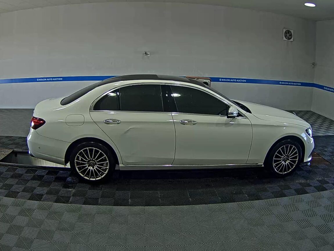 MERCEDES-BENZ E-CLASS (5TH GEN) E220d 4MATIC EXCLUSIVE 2021 - zdjęcie 4