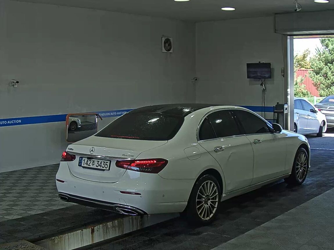 MERCEDES-BENZ E-CLASS (5TH GEN) E220d 4MATIC EXCLUSIVE 2021 - zdjęcie 5