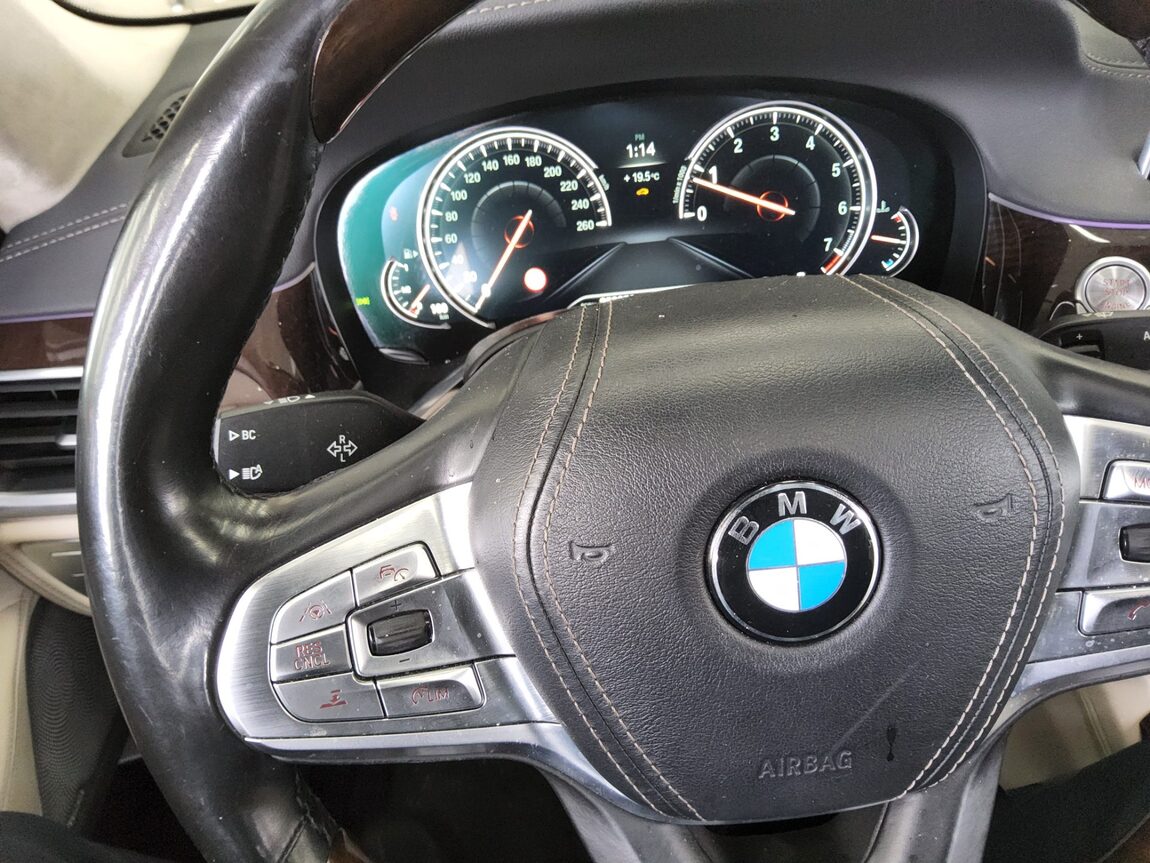 BMW 7 SERIES (6TH GEN) 750Li xDRIVE LUXURY 2016 - zdjęcie 18