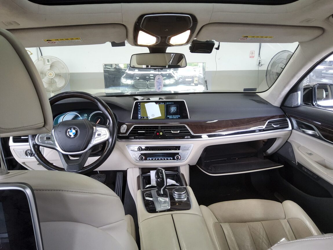 BMW 7 SERIES (6TH GEN) 750Li xDRIVE LUXURY 2016 - zdjęcie 11