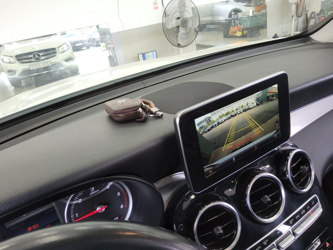 MERCEDES-BENZ GLC-CLASS GLC 220d 4MATIC 2017 - zdjęcie 17