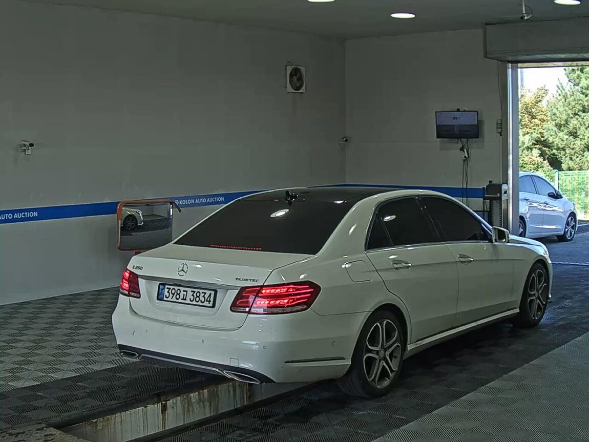 MERCEDES-BENZ E-CLASS (4TH GEN) E250 CDI BLUETEC 4MATIC AVANTGARDE 2015 - zdjęcie 5