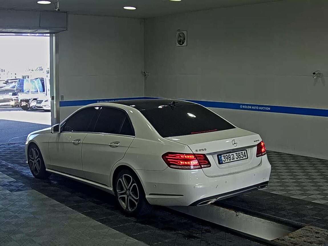 MERCEDES-BENZ E-CLASS (4TH GEN) E250 CDI BLUETEC 4MATIC AVANTGARDE 2015 - zdjęcie 6