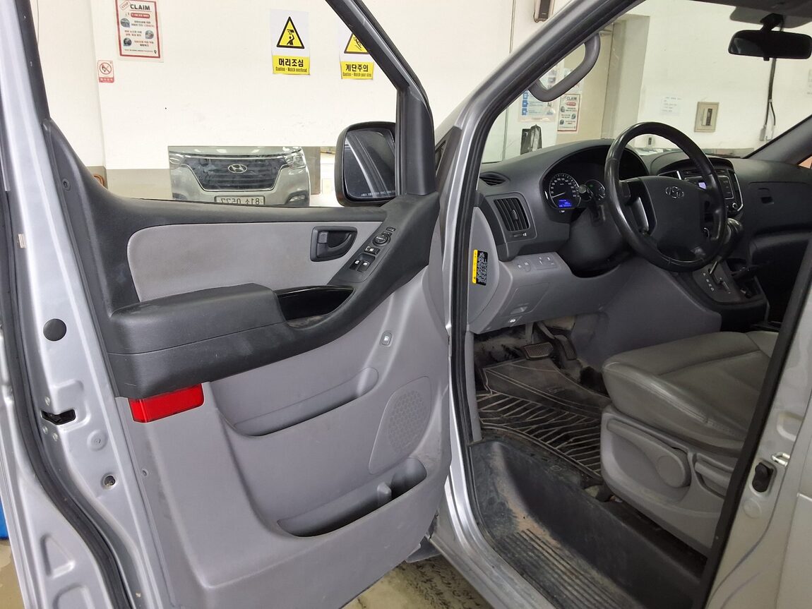 HYUNDAI THE NEW GRAND STAREX 5-SEATER DIESEL VAN SMART 2019 - zdjęcie 10