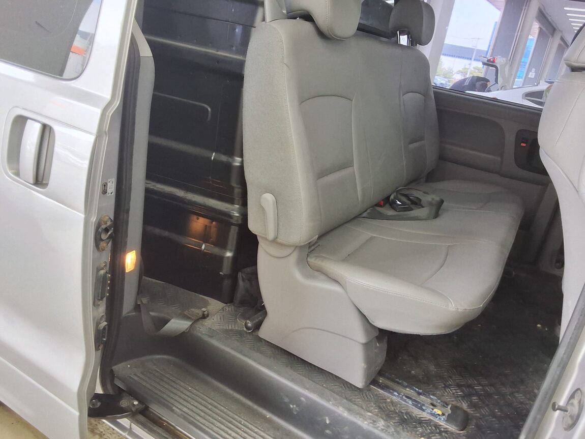HYUNDAI THE NEW GRAND STAREX 5-SEATER DIESEL VAN SMART 2019 - zdjęcie 13