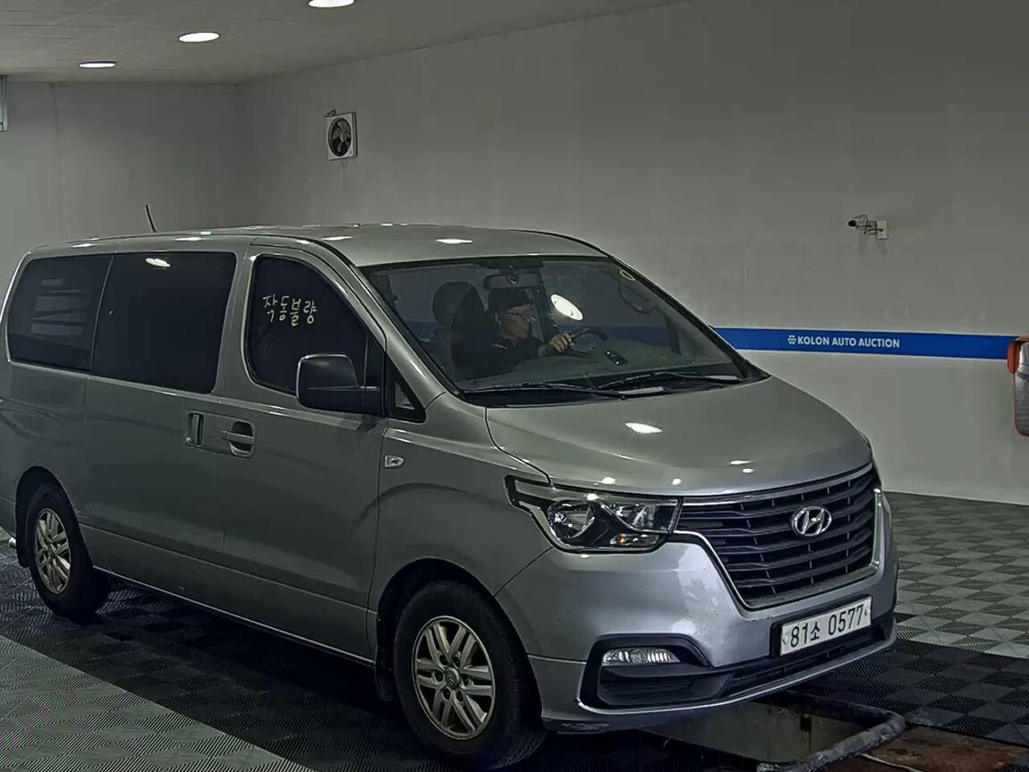 HYUNDAI THE NEW GRAND STAREX 5-SEATER DIESEL VAN SMART 2019 - zdjęcie 3